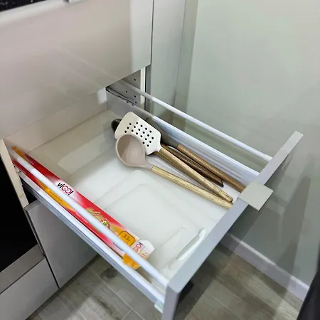 Elegance Prestige Free Garage Netflix Вроцлав