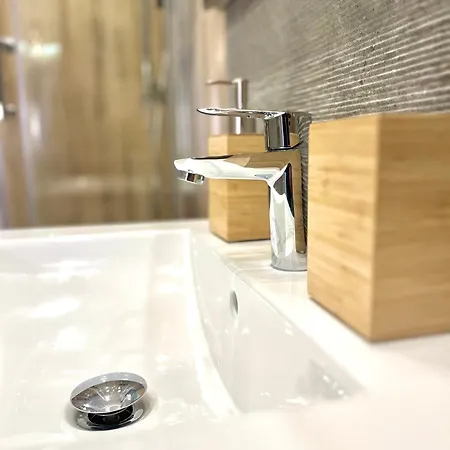 Elegance Prestige Air Conditioning&free Garage Netflix Apartment *