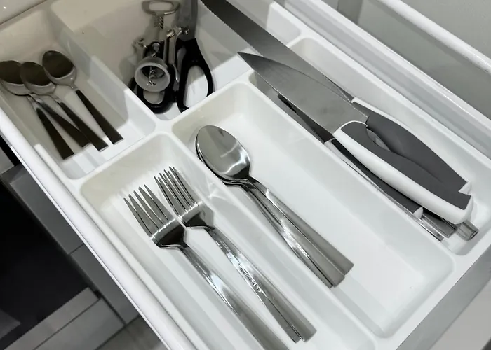 Elegance Prestige Free Garage Netflix